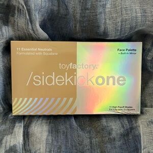 NIB toyfactory sidekick one palette with built in mirror
